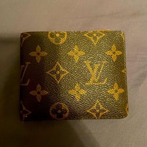 Louis Vuitton Mens bifold wallet